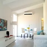 Unique 3*
